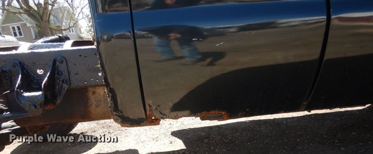 image for item GW9812 2004 Ford F350 Super Duty  SuperCab pickup truck cab and chassis