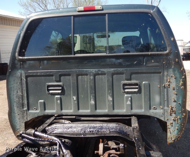 image for item GW9812 2004 Ford F350 Super Duty  SuperCab pickup truck cab and chassis