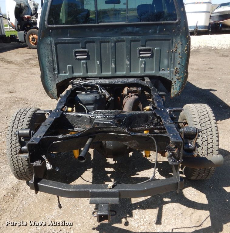 image for item GW9812 2004 Ford F350 Super Duty  SuperCab pickup truck cab and chassis