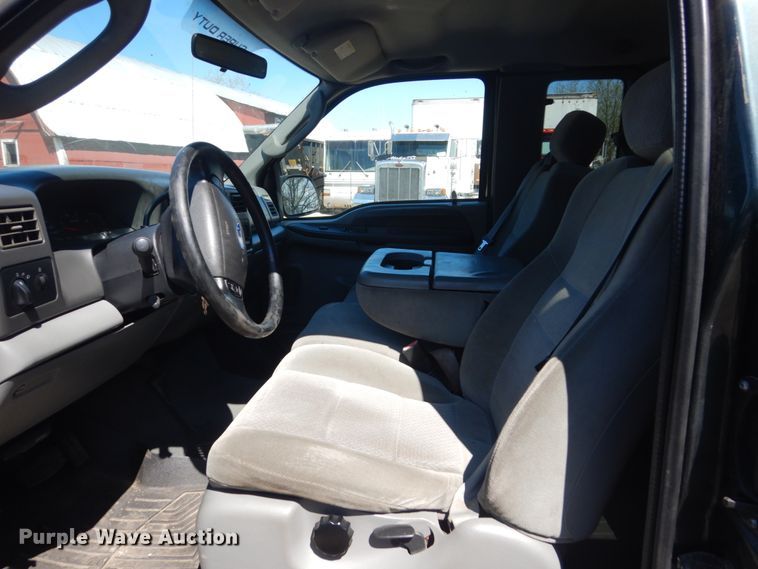 image for item GW9812 2004 Ford F350 Super Duty  SuperCab pickup truck cab and chassis