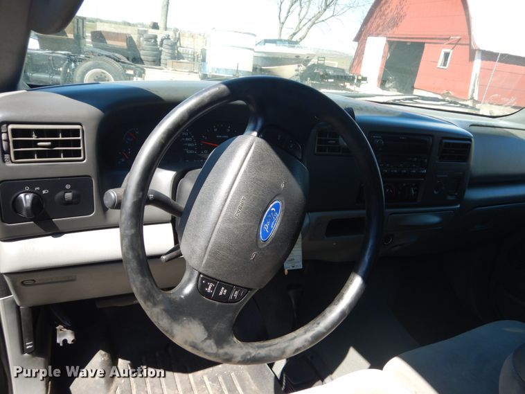 image for item GW9812 2004 Ford F350 Super Duty  SuperCab pickup truck cab and chassis