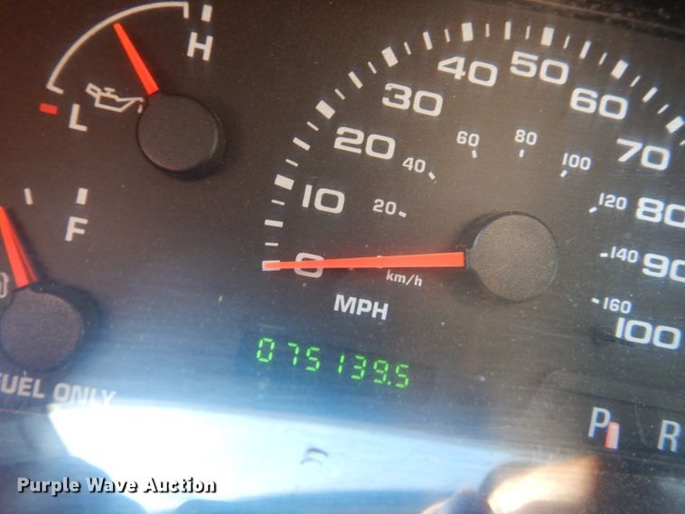 image for item GW9812 2004 Ford F350 Super Duty  SuperCab pickup truck cab and chassis