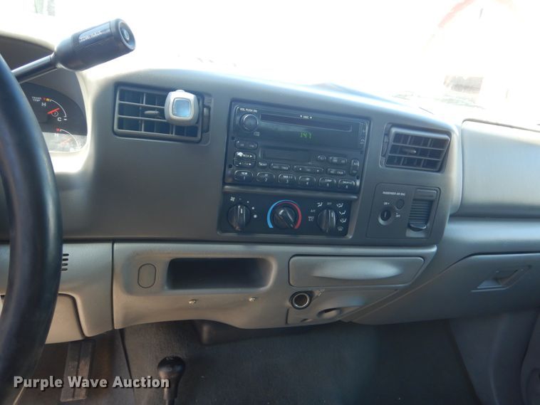 image for item GW9812 2004 Ford F350 Super Duty  SuperCab pickup truck cab and chassis