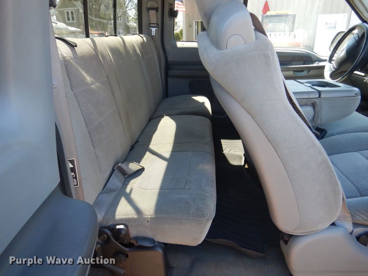 image for item GW9812 2004 Ford F350 Super Duty  SuperCab pickup truck cab and chassis