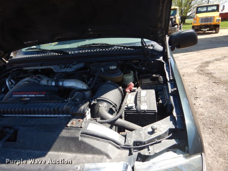 image for item GW9812 2004 Ford F350 Super Duty  SuperCab pickup truck cab and chassis