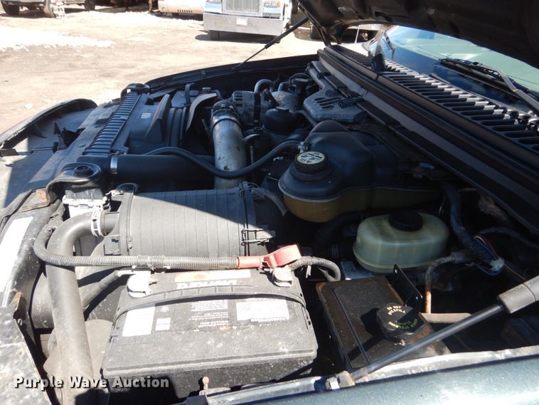 image for item GW9812 2004 Ford F350 Super Duty  SuperCab pickup truck cab and chassis