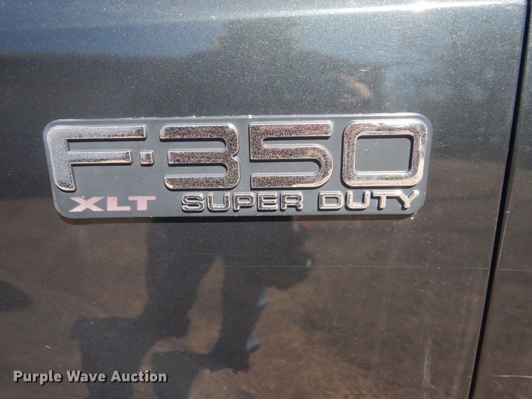 image for item GW9812 2004 Ford F350 Super Duty  SuperCab pickup truck cab and chassis