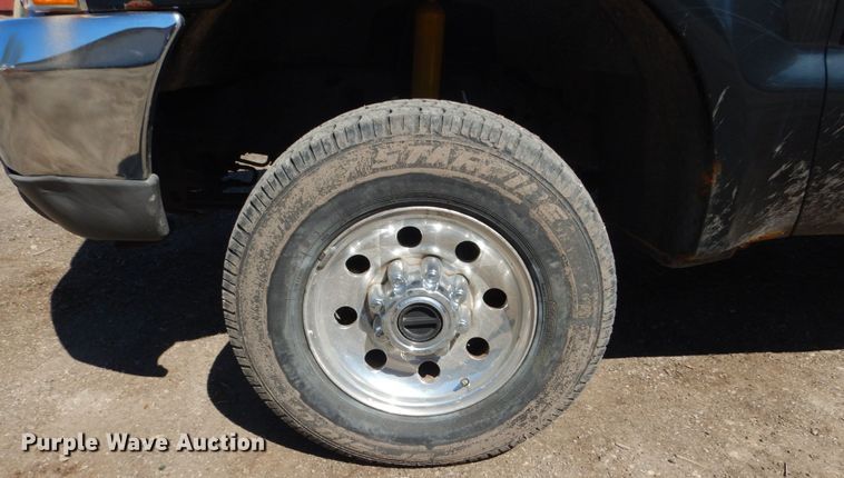 image for item GW9812 2004 Ford F350 Super Duty  SuperCab pickup truck cab and chassis