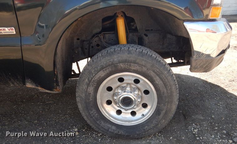 image for item GW9812 2004 Ford F350 Super Duty  SuperCab pickup truck cab and chassis