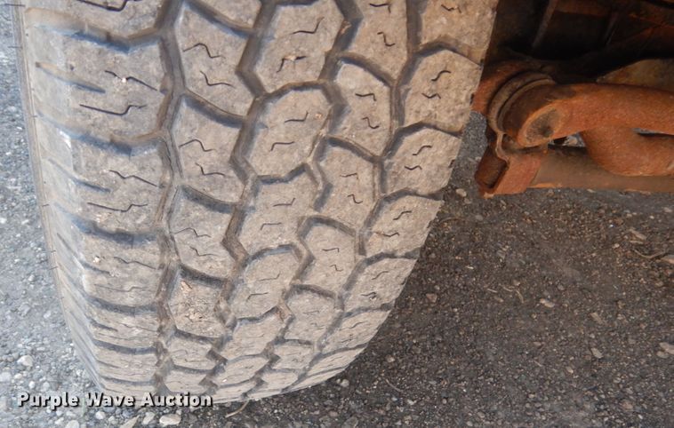 image for item GW9812 2004 Ford F350 Super Duty  SuperCab pickup truck cab and chassis