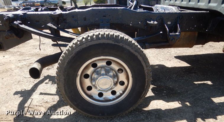 image for item GW9812 2004 Ford F350 Super Duty  SuperCab pickup truck cab and chassis
