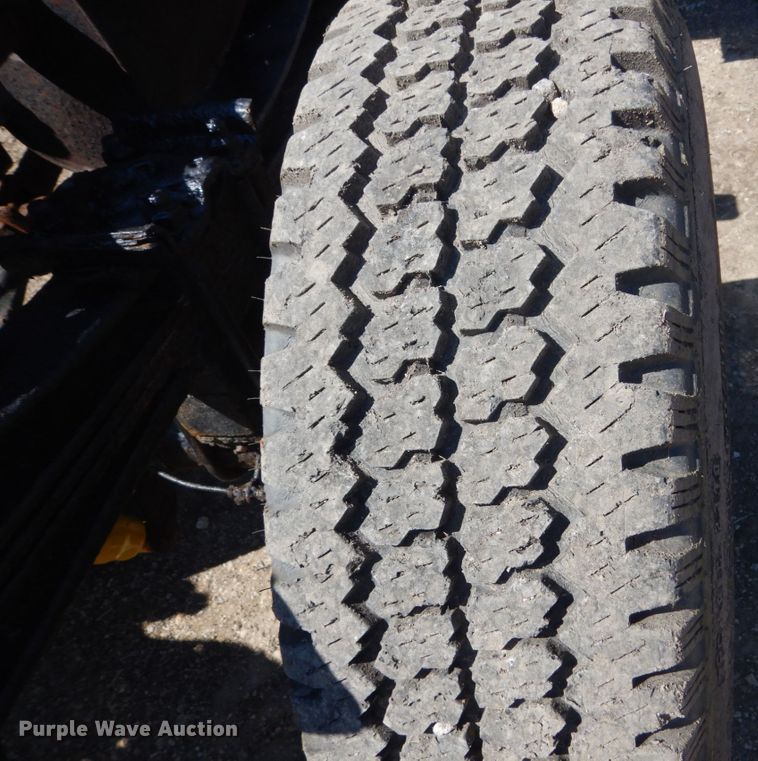 image for item GW9812 2004 Ford F350 Super Duty  SuperCab pickup truck cab and chassis