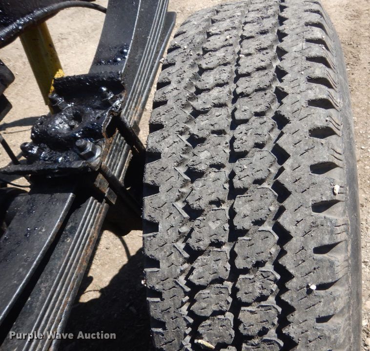 image for item GW9812 2004 Ford F350 Super Duty  SuperCab pickup truck cab and chassis