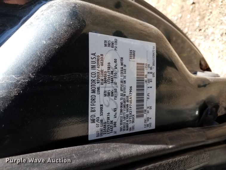 image for item GW9812 2004 Ford F350 Super Duty  SuperCab pickup truck cab and chassis