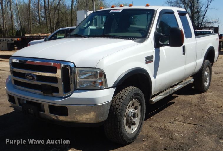 image for item GW9813 2005 Ford F350 Super Duty  SuperCab pickup truck