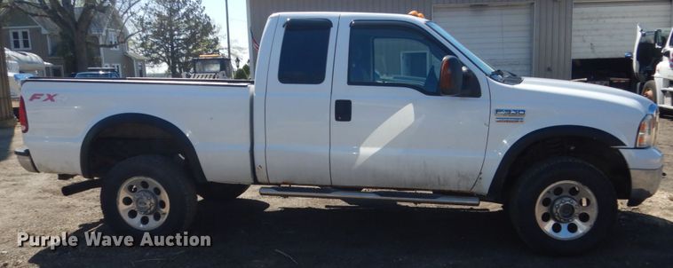 image for item GW9813 2005 Ford F350 Super Duty  SuperCab pickup truck