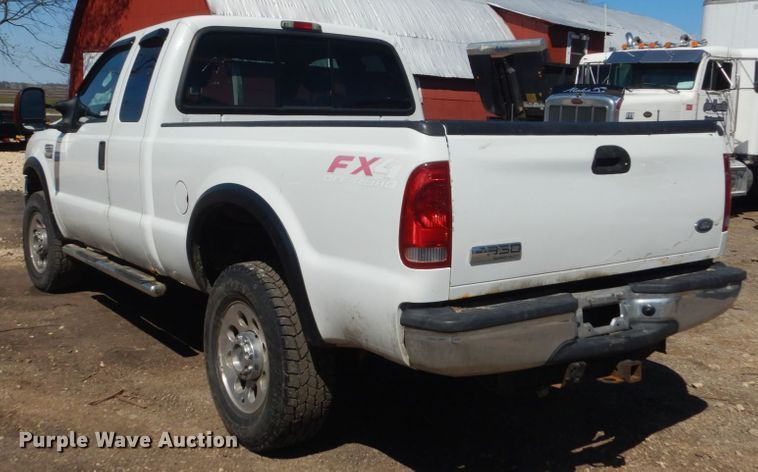 image for item GW9813 2005 Ford F350 Super Duty  SuperCab pickup truck