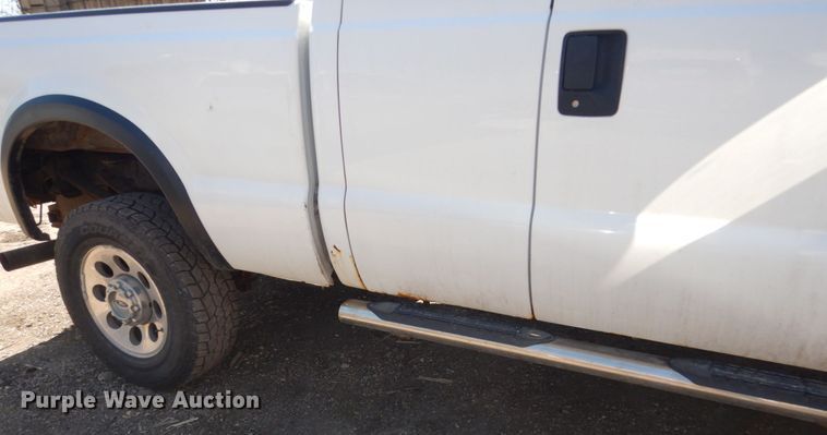 image for item GW9813 2005 Ford F350 Super Duty  SuperCab pickup truck