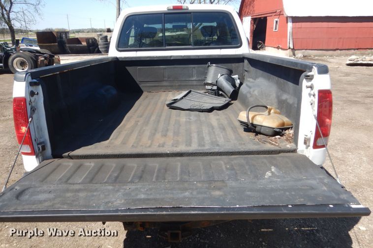 image for item GW9813 2005 Ford F350 Super Duty  SuperCab pickup truck
