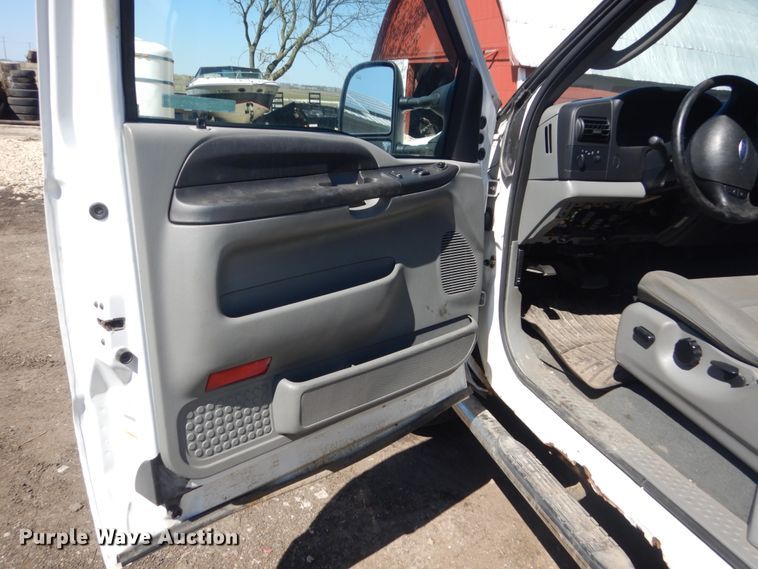 image for item GW9813 2005 Ford F350 Super Duty  SuperCab pickup truck