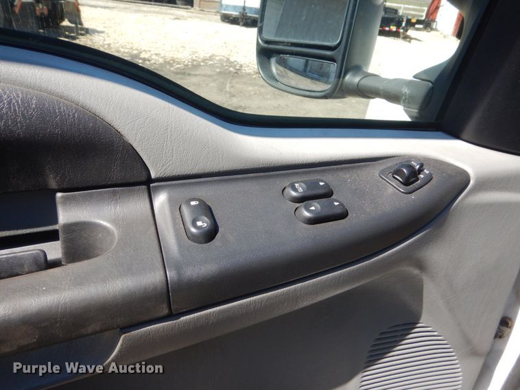 image for item GW9813 2005 Ford F350 Super Duty  SuperCab pickup truck