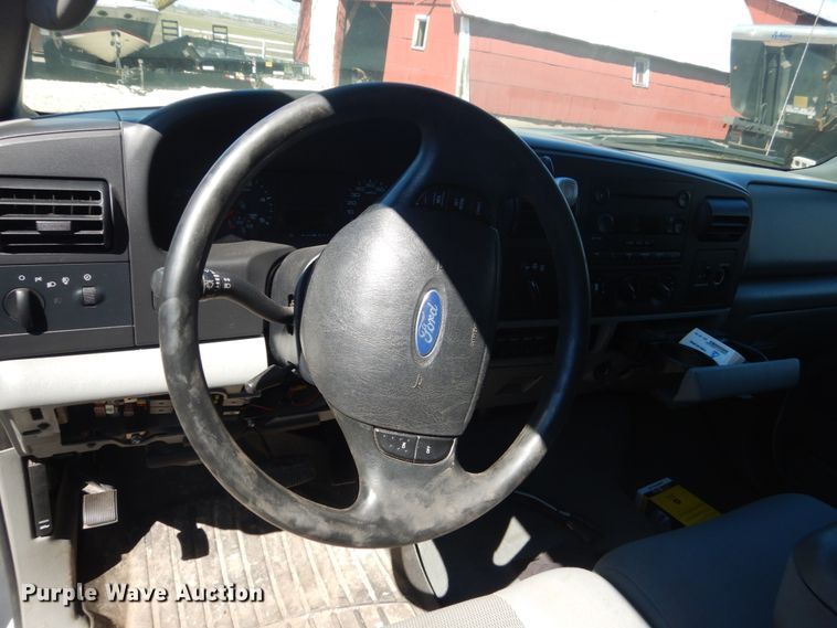 image for item GW9813 2005 Ford F350 Super Duty  SuperCab pickup truck