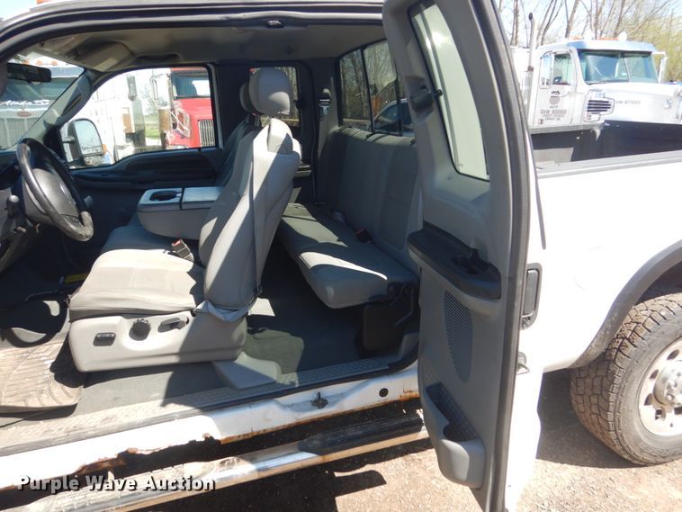 image for item GW9813 2005 Ford F350 Super Duty  SuperCab pickup truck