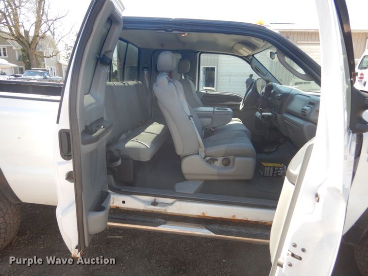 image for item GW9813 2005 Ford F350 Super Duty  SuperCab pickup truck