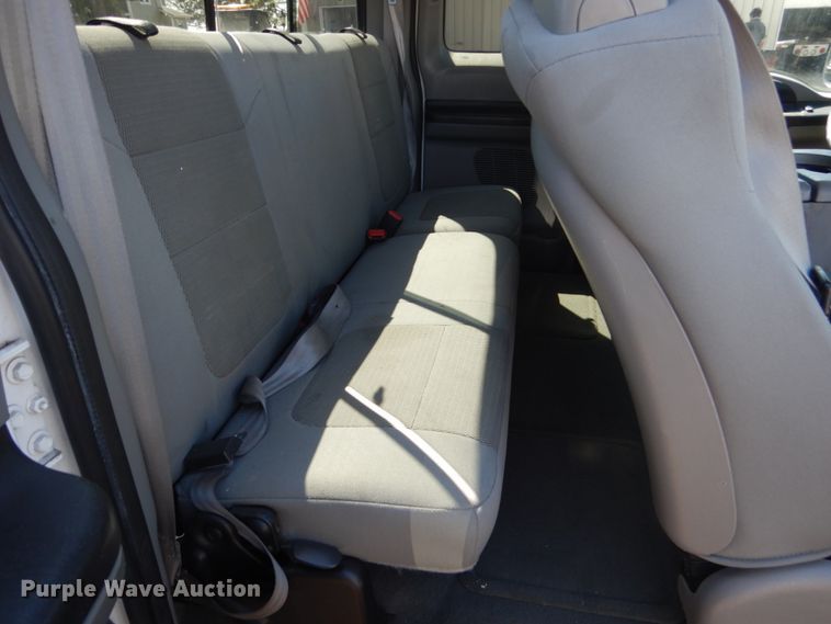 image for item GW9813 2005 Ford F350 Super Duty  SuperCab pickup truck