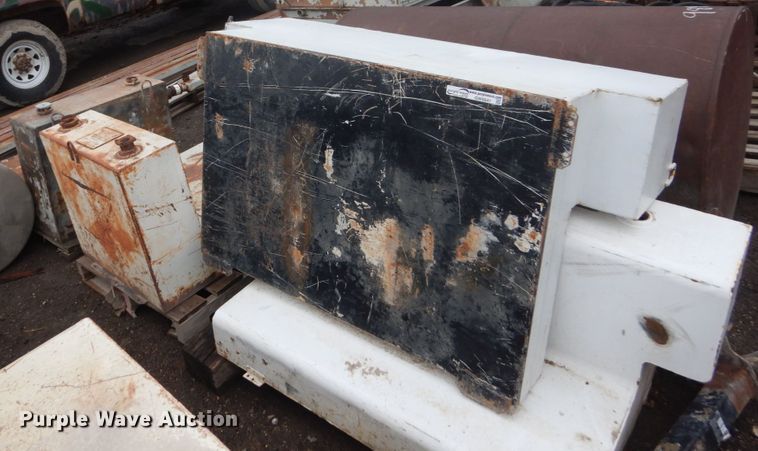 image for item GW9841 (6) fuel tanks