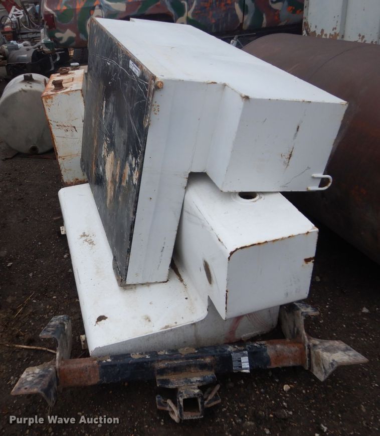 image for item GW9841 (6) fuel tanks