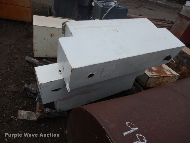 image for item GW9841 (6) fuel tanks