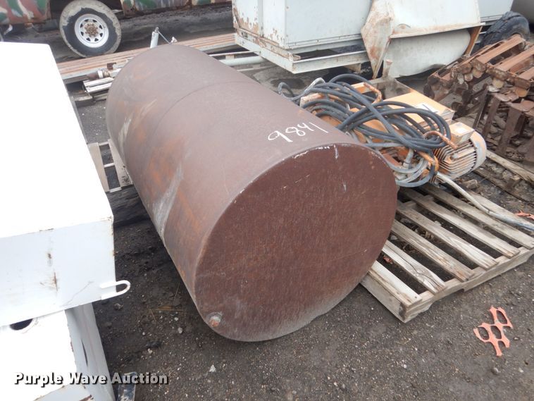 image for item GW9841 (6) fuel tanks