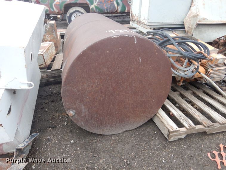 image for item GW9841 (6) fuel tanks