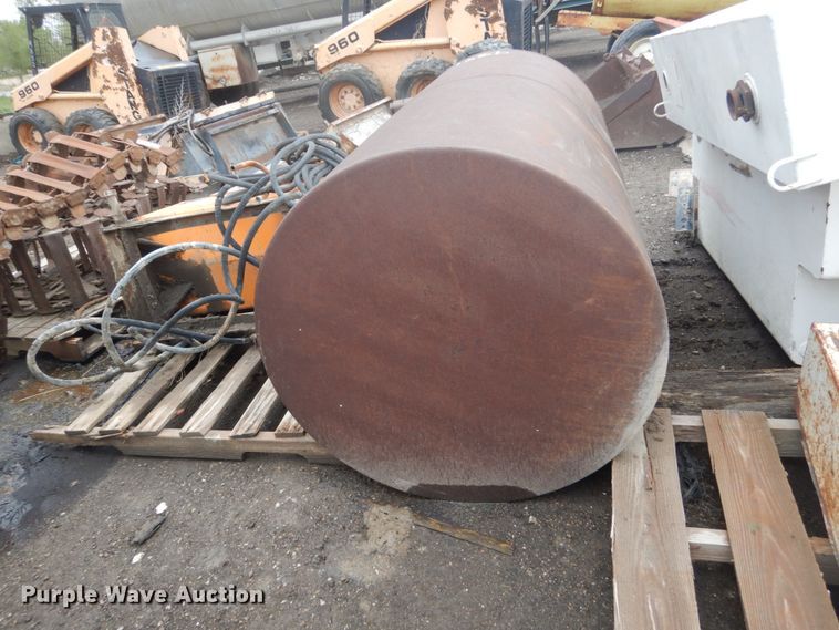 image for item GW9841 (6) fuel tanks