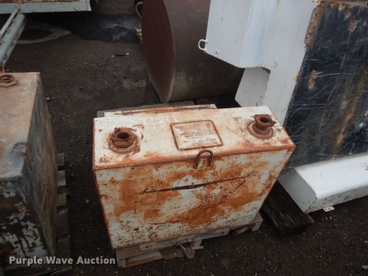 image for item GW9841 (6) fuel tanks