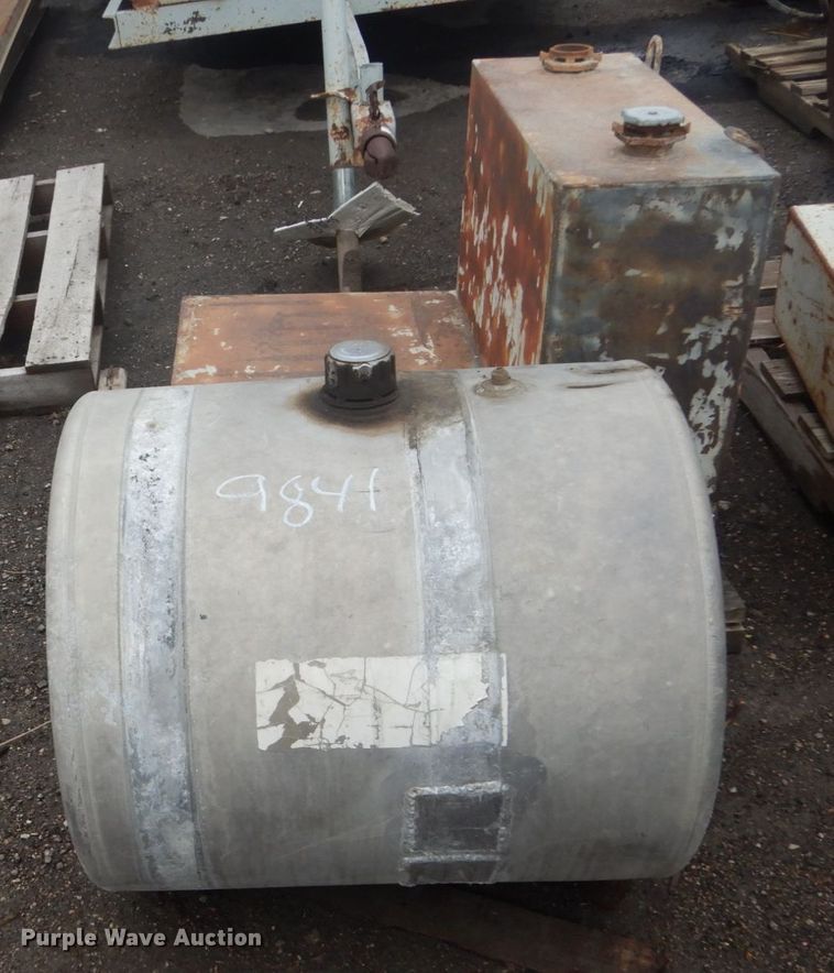 image for item GW9841 (6) fuel tanks