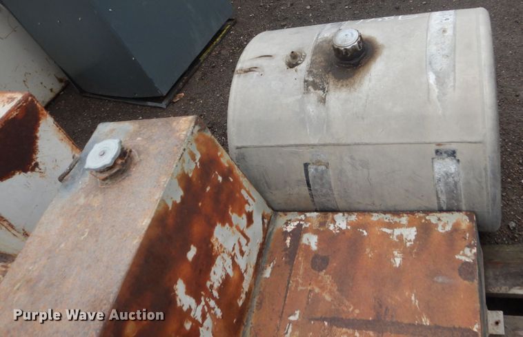 image for item GW9841 (6) fuel tanks