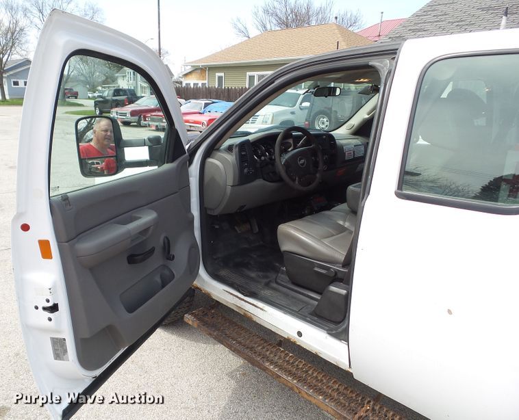 image for item GX9031 2008 Chevrolet Silverado 2500HD  Ext. Cab utility bed pickup truck