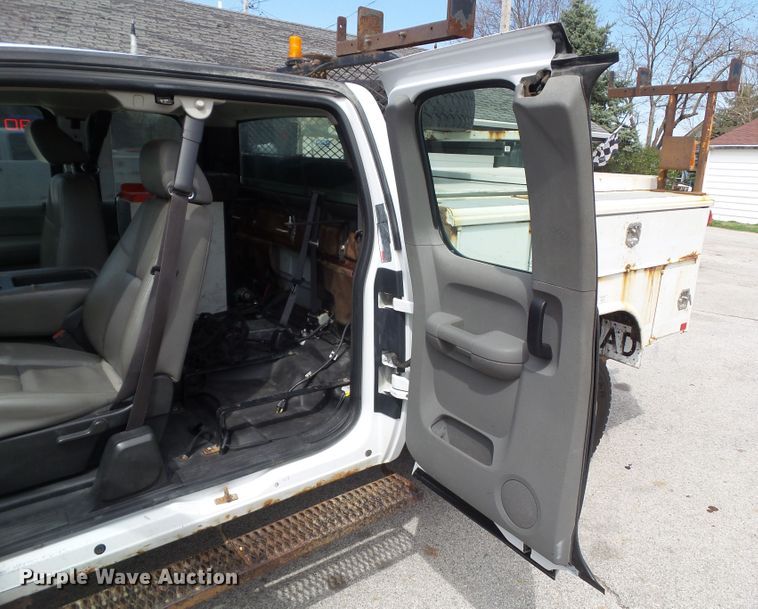 image for item GX9031 2008 Chevrolet Silverado 2500HD  Ext. Cab utility bed pickup truck