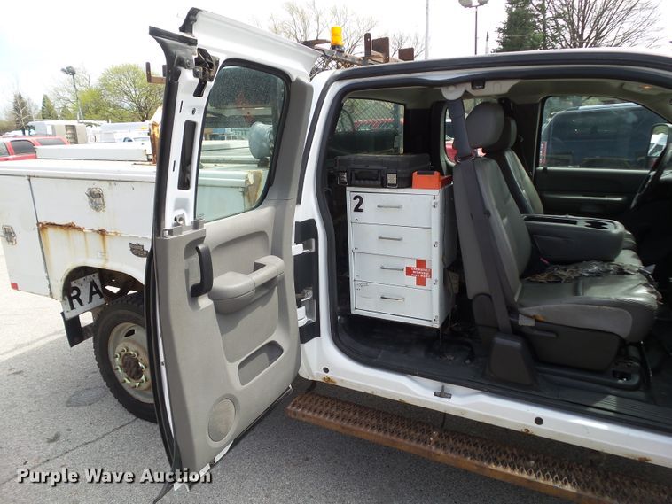 image for item GX9031 2008 Chevrolet Silverado 2500HD  Ext. Cab utility bed pickup truck