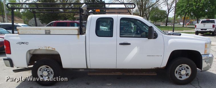 image for item GX9055 2009 Chevrolet Silverado 2500HD  Ext. Cab pickup truck