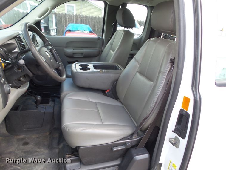 image for item GX9055 2009 Chevrolet Silverado 2500HD  Ext. Cab pickup truck