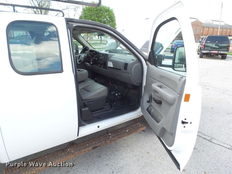 image for item GX9055 2009 Chevrolet Silverado 2500HD  Ext. Cab pickup truck