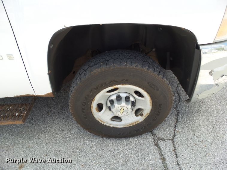 image for item GX9055 2009 Chevrolet Silverado 2500HD  Ext. Cab pickup truck