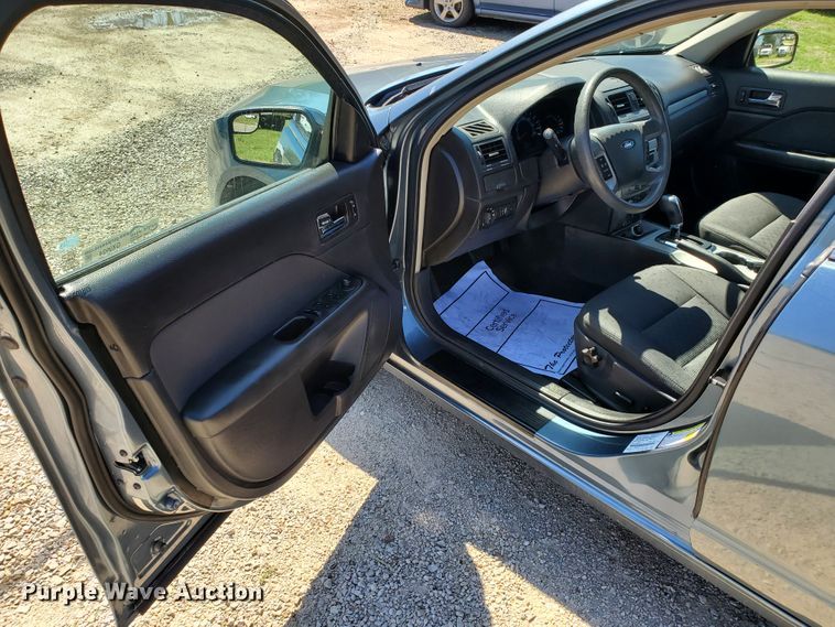 image for item GX9924 2011 Ford Fusion SE