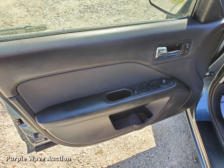 image for item GX9924 2011 Ford Fusion SE