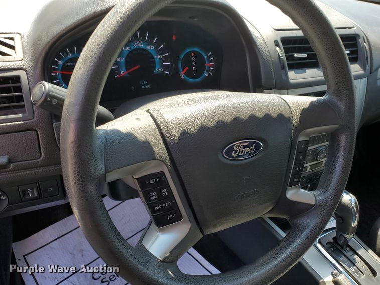 image for item GX9924 2011 Ford Fusion SE