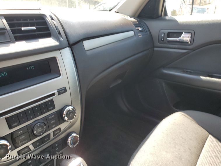 image for item GX9924 2011 Ford Fusion SE