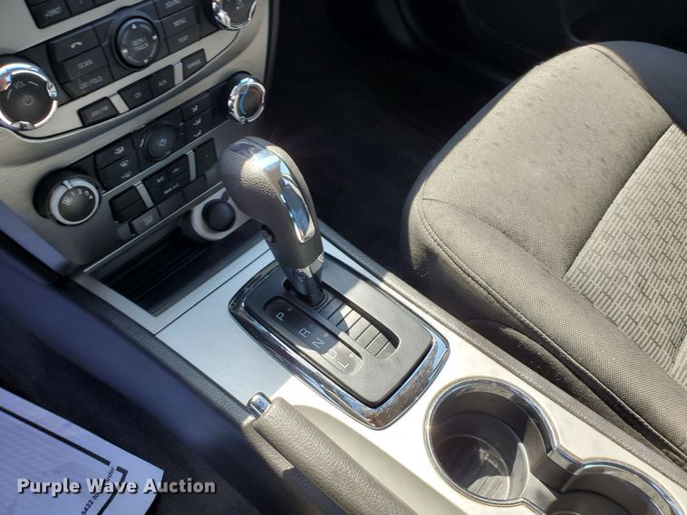 image for item GX9924 2011 Ford Fusion SE